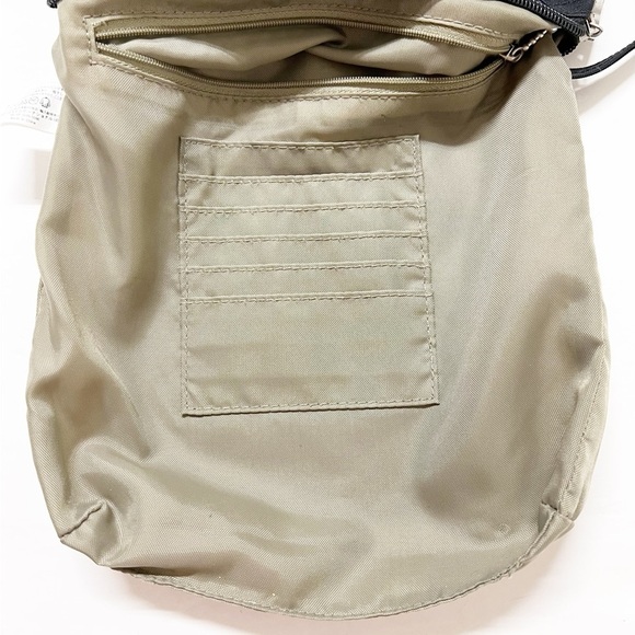 Baggallini Womens Black Silvertone 3 Zippered Essential Crossbody Modern Purse - Picture 11 of 11